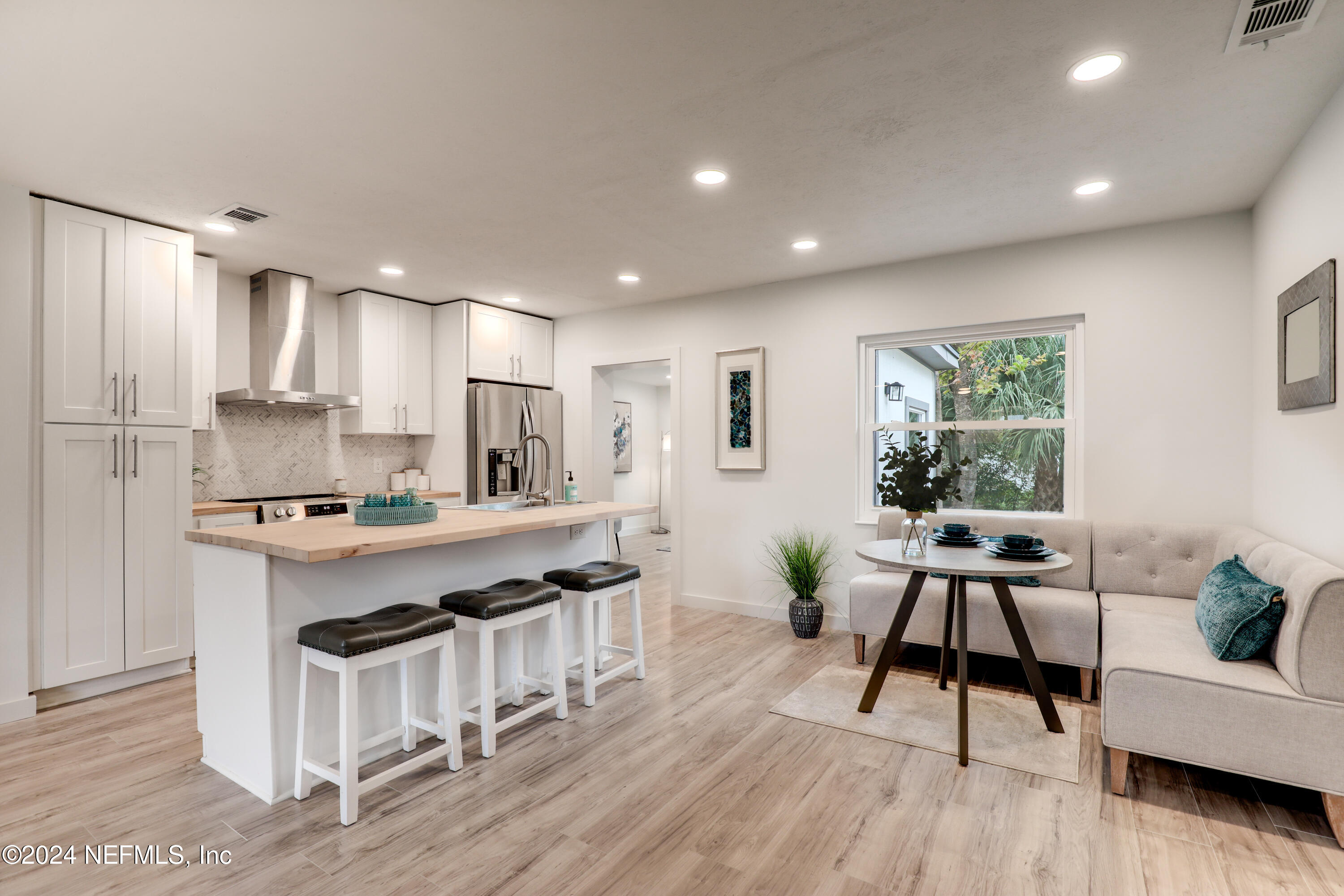 01 Kitchen and Breakfast Nook