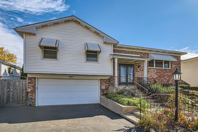 $429,900 | 715 Patton Drive | Buffalo Grove