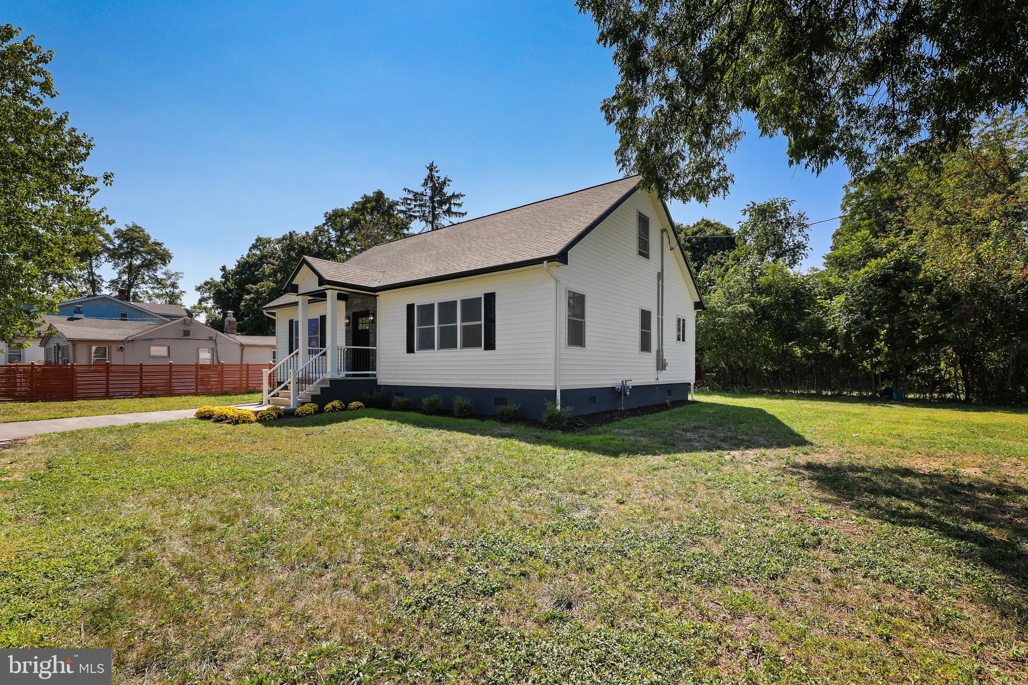 a view of a backyard with a house