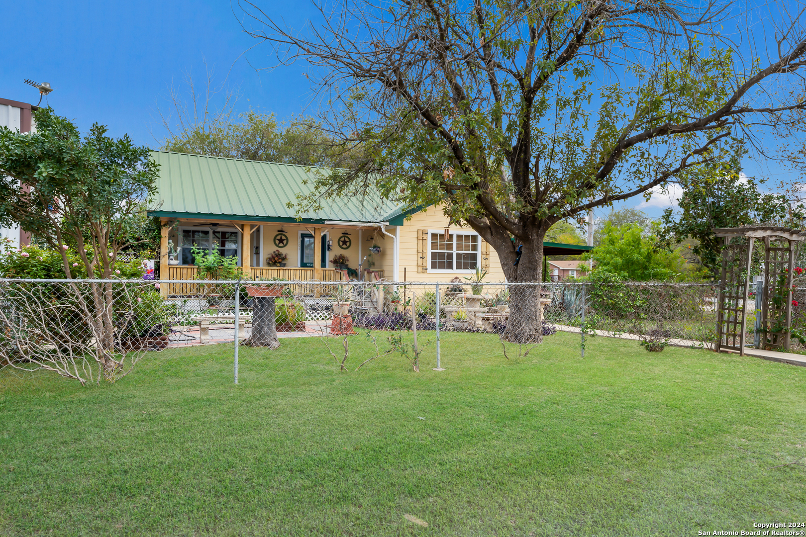 a view of house with backyard