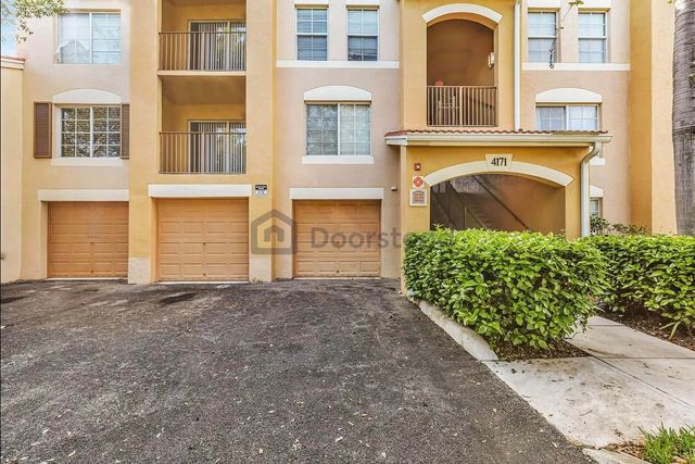 $1,700 | 4171 San Marino Boulevard, Unit 104 | The Villages of Palm Beach Lakes