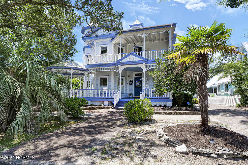 229 N. Caswell Avenue, front exterior