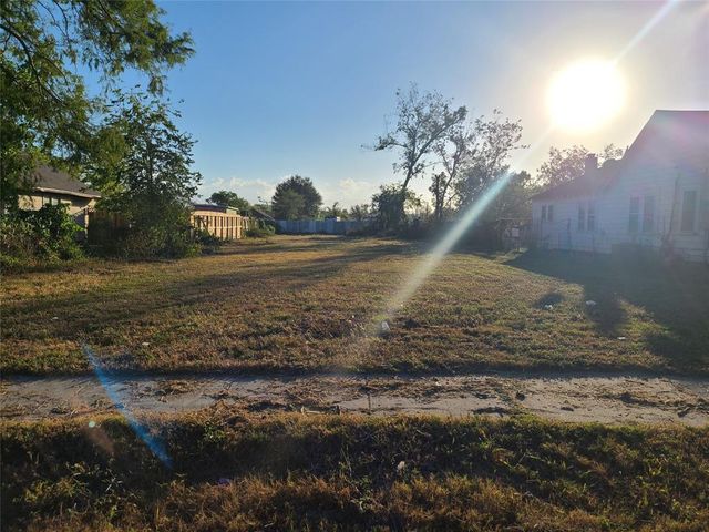 $75,000 | 6318 Hirsch Road | Trinity-Houston Gardens