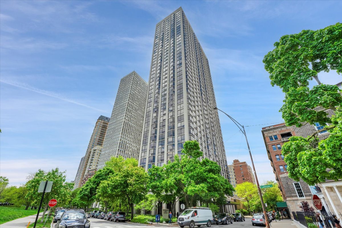 a view of a multi story building