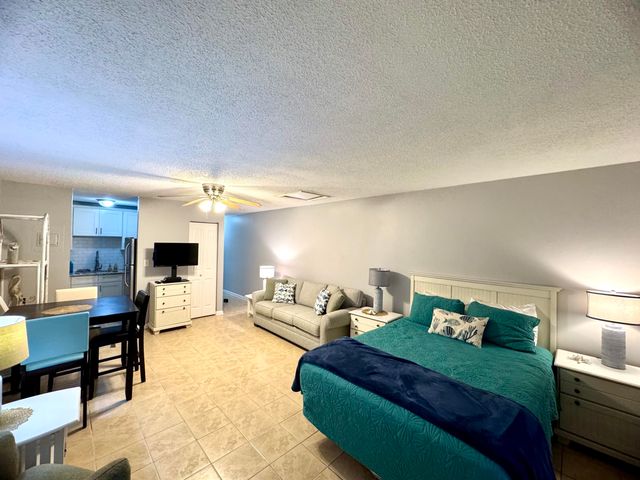 $1,350 | 301 Lullwater Drive, Unit 301 | El Centro Beach