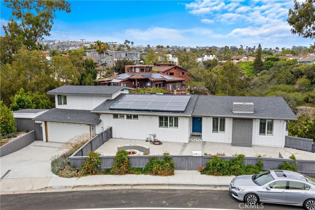 $2,999,999 | 521 West Avenida De Los Lobos Marinos | Southwest San Clemente