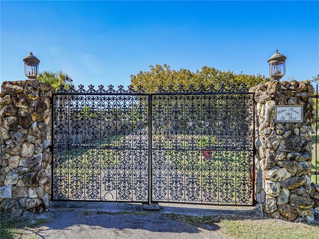 $699,900 | 281 Old Dixie Highway | Vero Beach South