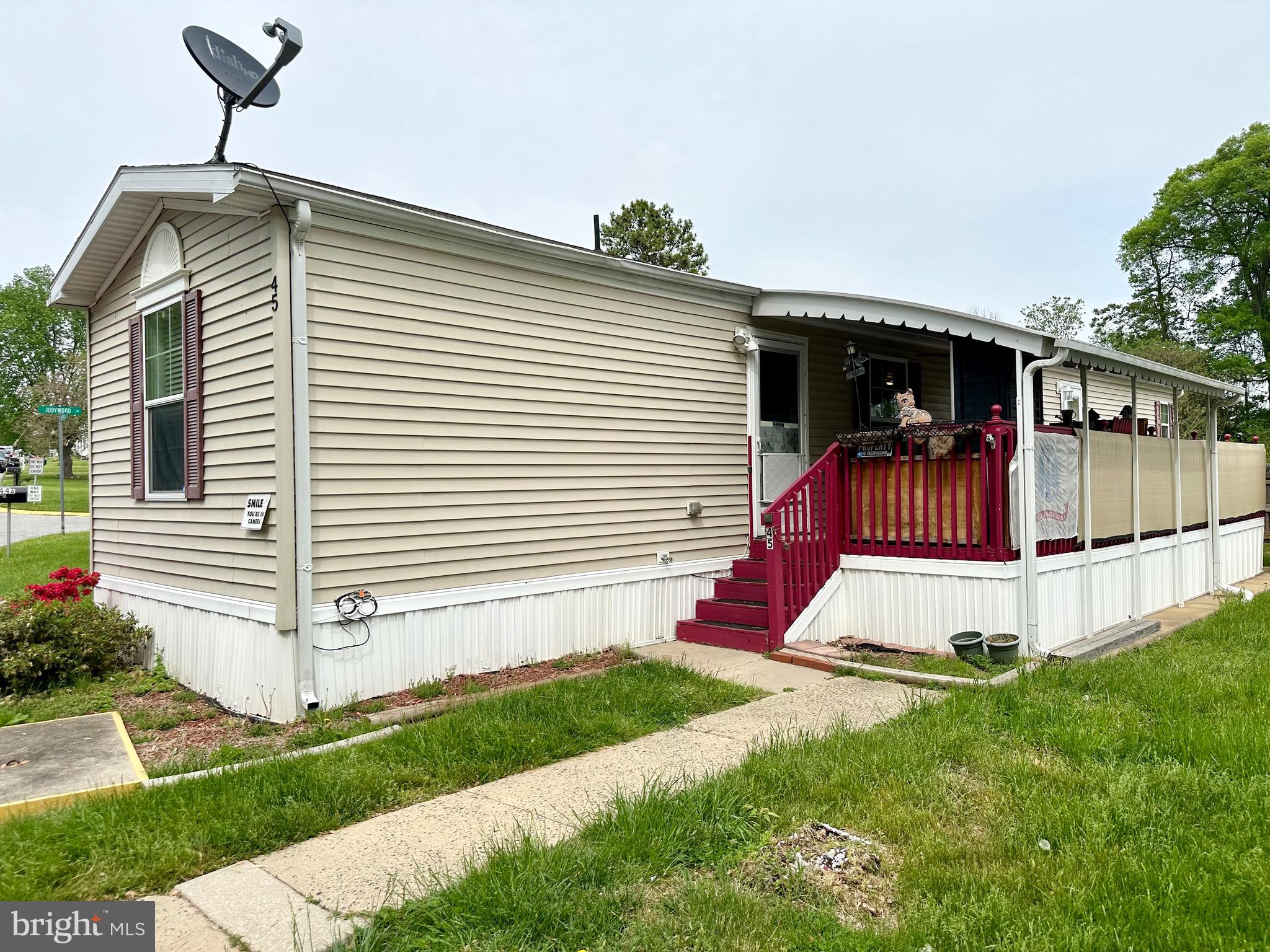 a view of a house with a yard and plants