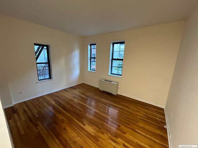 $2,800 | 143 West 69th Street, Unit 3D | Upper West Side