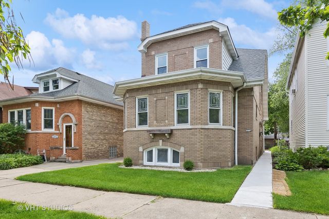 $770,000 | 4624 North Kenton Avenue | Mayfair