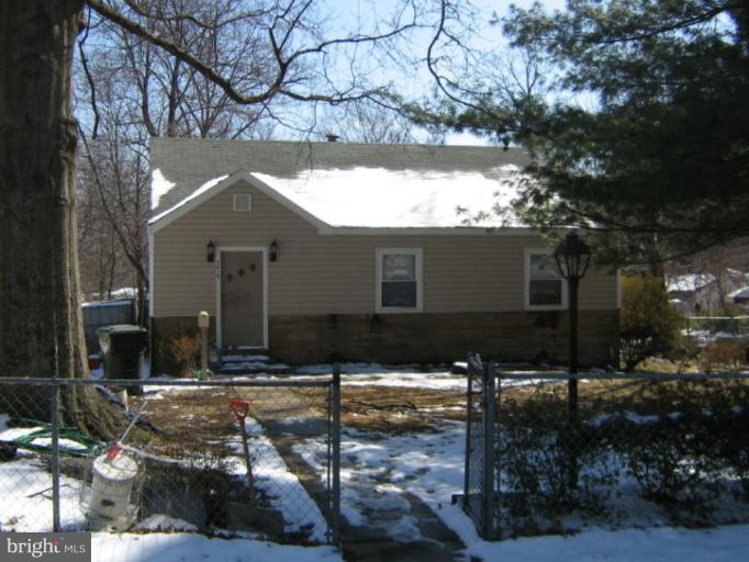 a front view of house with yard