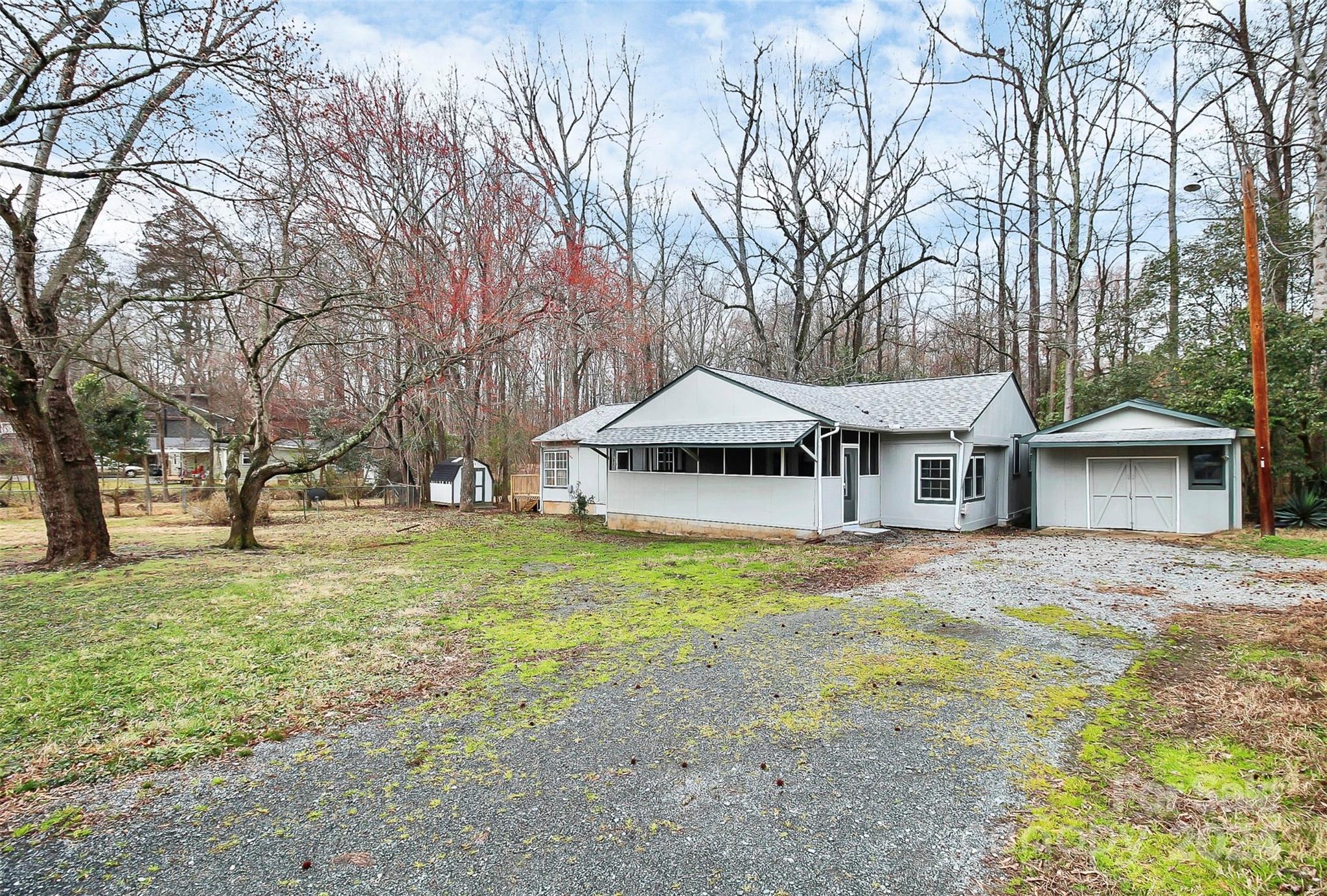 a view of a house with a yard