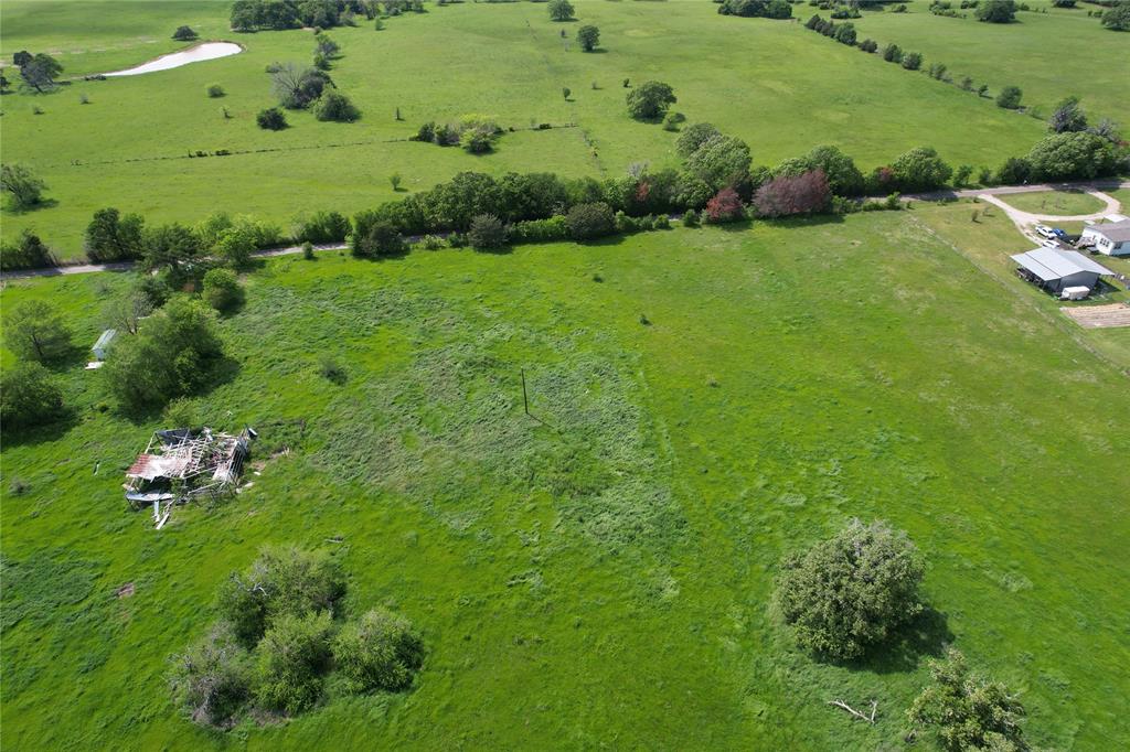 a view of a green field with lots of green space