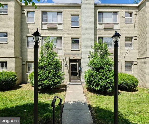 $1,700 | 2832 Hartford Street Southeast, Unit 201 | Randle Heights