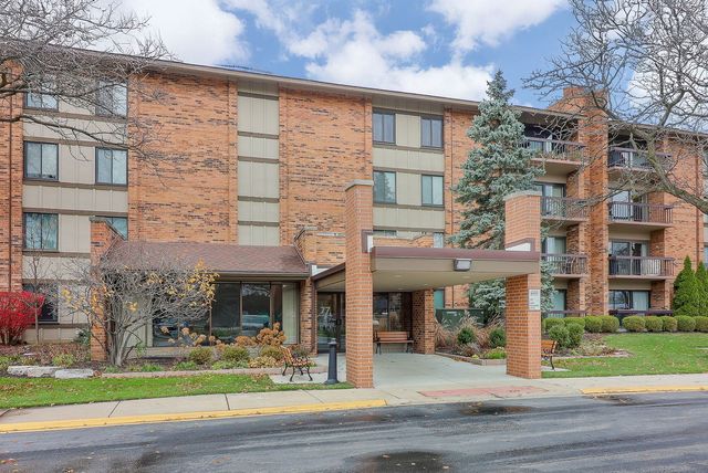 $279,000 | 77 Lake Hinsdale Drive, Unit 108 | Lake Hinsdale Village