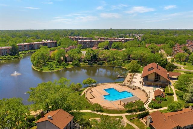 Lake Hinsdale Village, Willowbrook, IL Homes for Sale - Lake Hinsdale  Village Real Estate | Compass