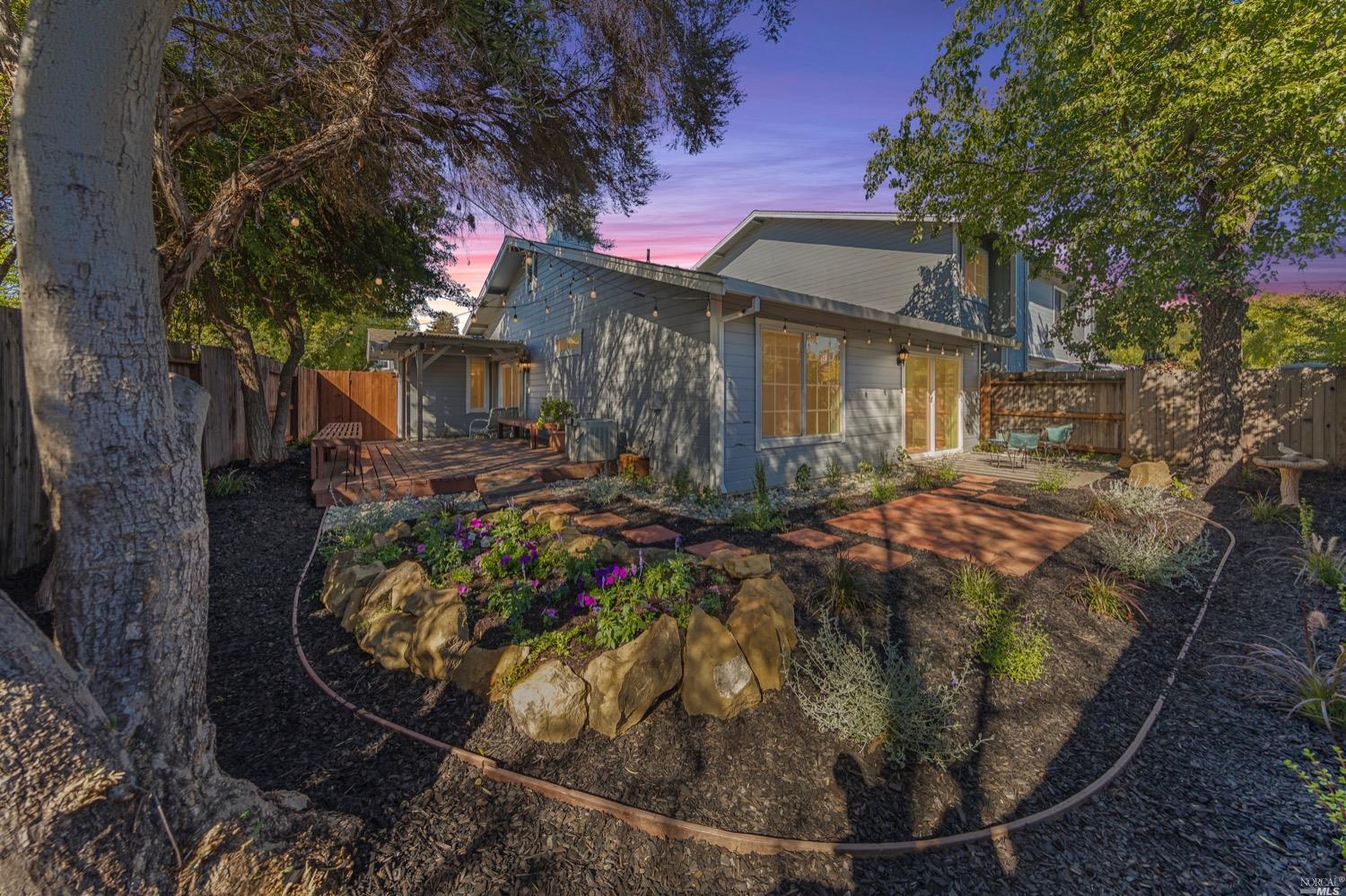 a view of a house with backyard