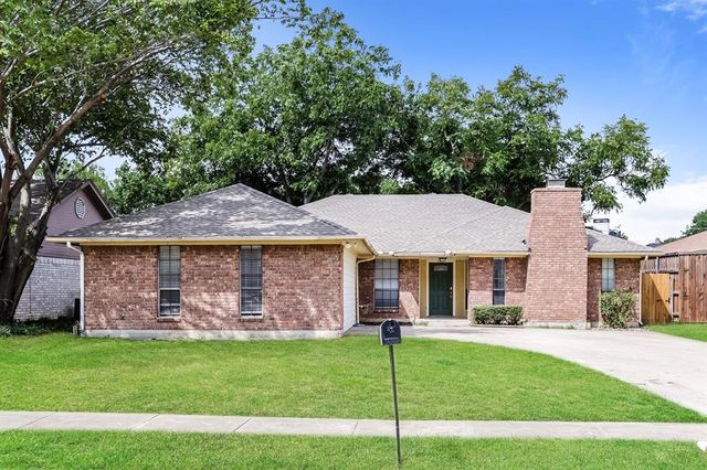 $2,445 | 2401 Willow Oak Drive | Irving