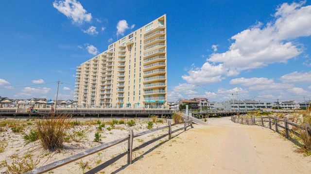 $599,000 | 322 Boardwalk, Unit 316 | Corinthian