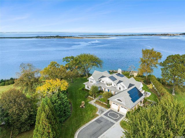 $3,838,888 | 108 Van Brunt Manor Road | Poquott Village