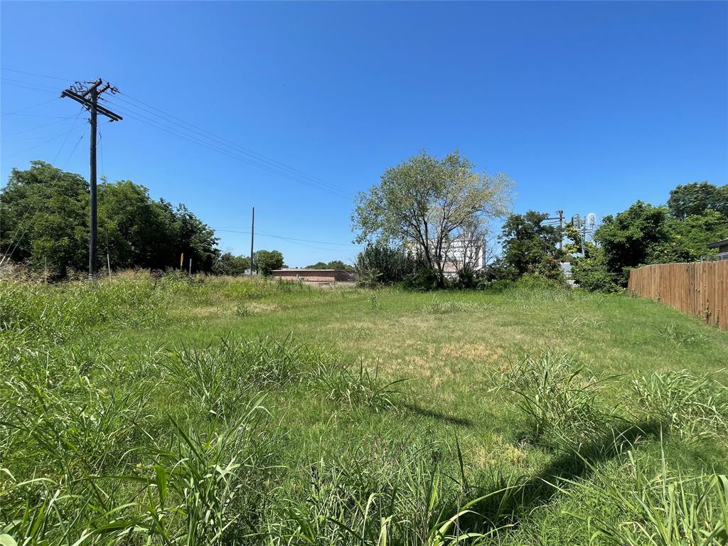 a view of a garden with a house