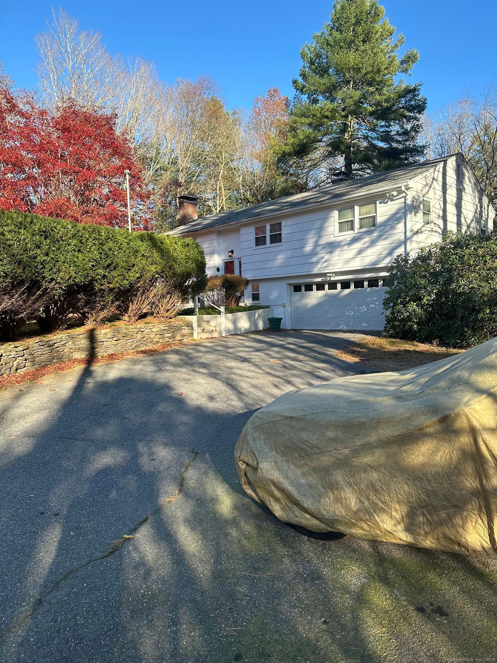 a view of a house with a yard