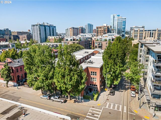 $650,000 | 1009 Northwest Hoyt Street, Unit 204 | Pearl