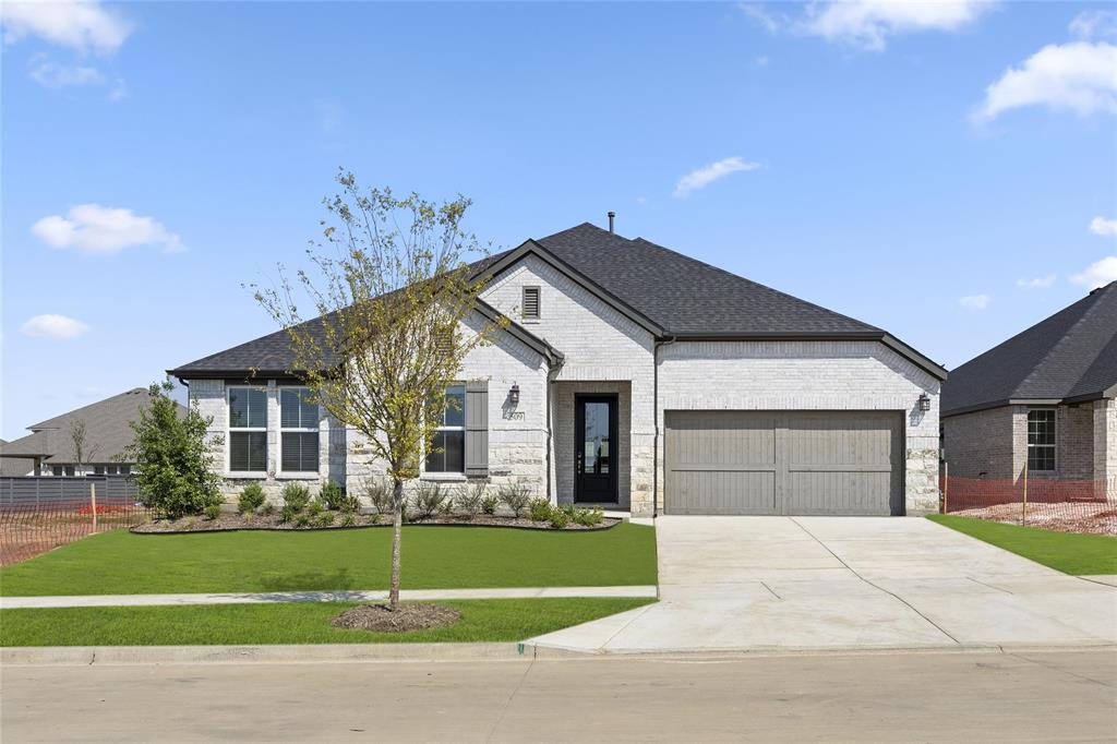 a house view with a outdoor space