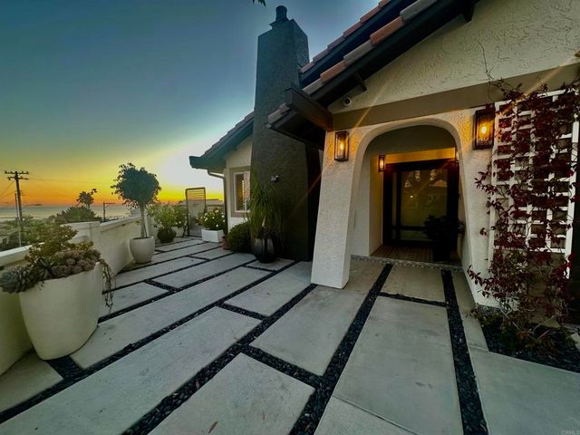 $3,199,000 | 5434 Castle Hills Drive | La Jolla Alta