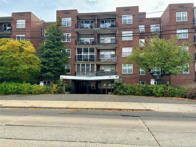 $195,000 | 99 Randall Avenue, Unit 2U | Freeport