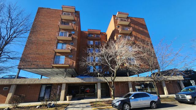 $159,900 | 7830 West North Avenue, Unit 606 | Elmwood Park