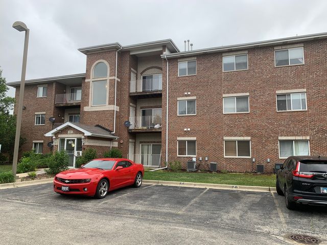 $257,500 | 881 North Swift Road, Unit 202 | Addison