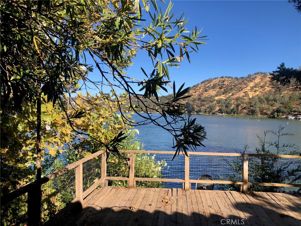 a view of a house with a tree