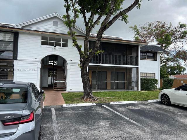 $2,150 | 19085 Northwest 62nd Avenue, Unit 108 | Country Club of Miami