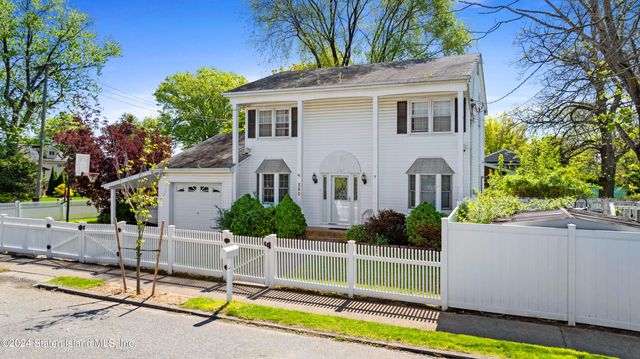 $899,999 | 280 Crown Avenue | Annadale