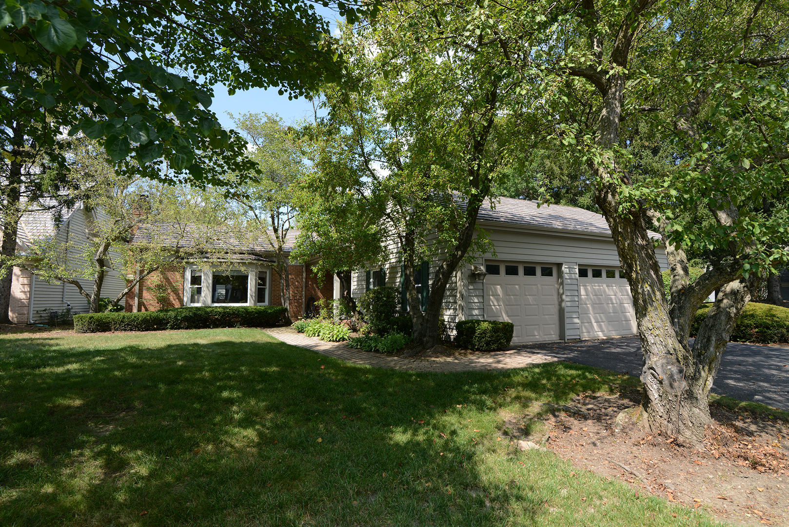 a view of a house with a yard