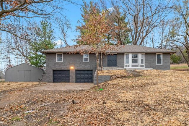 $325,000 | 16362 Fort Riley Road | Kickapoo Township - Leavenworth County