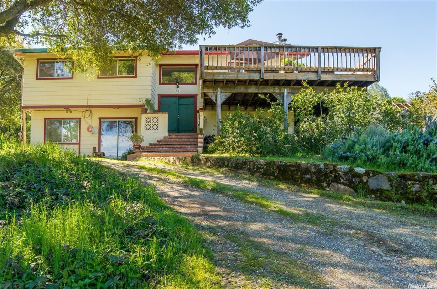 a view of a house with backyard and sitting area