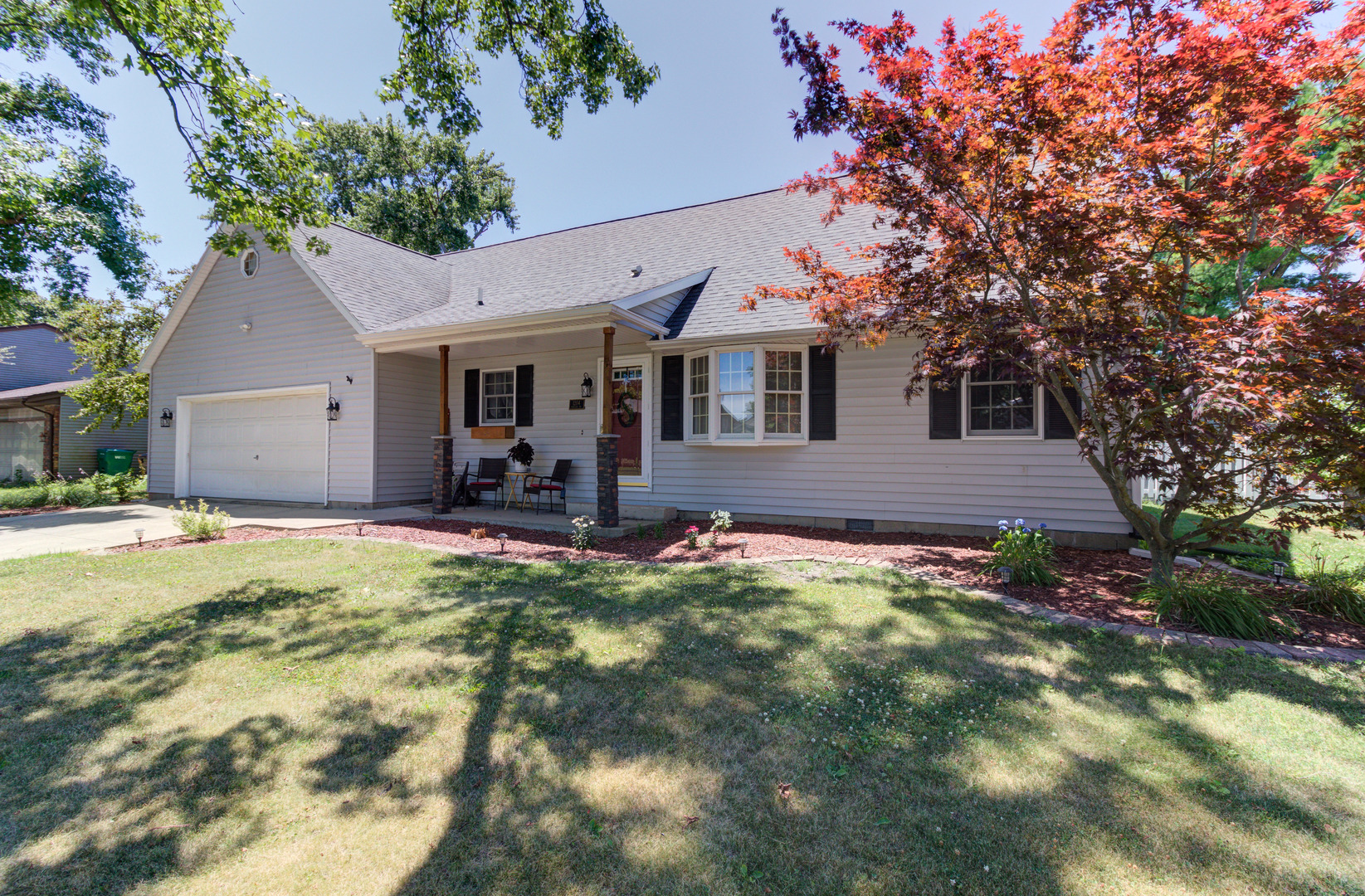 a view of a yard in front of house