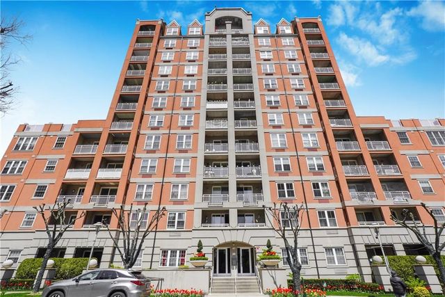 $1,299,000 | 40 Oceana Drive West, Unit PH1D | Brighton Beach