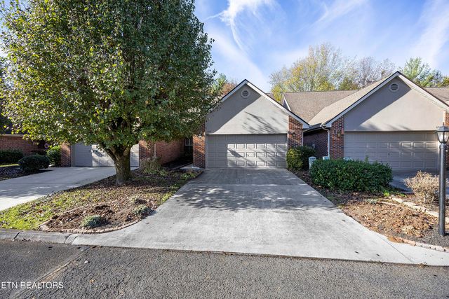 $430,000 | 658 Farragut Commons Drive | Farragut Commons