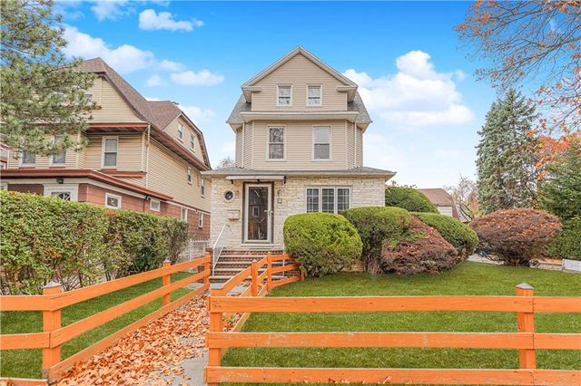 $2,700,000 | 33 Wellington Court | West Midwood