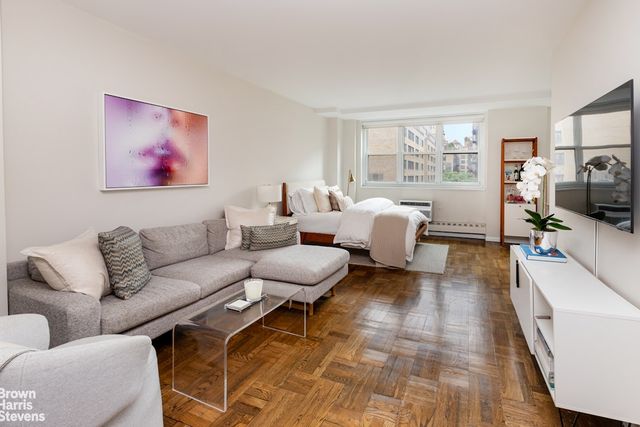 $4,000 | 63 East 9th Street, Unit 8B | Greenwich Village