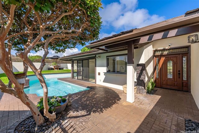 $1,588,000 | 7704 Kalohelani Place | Queen's Gate