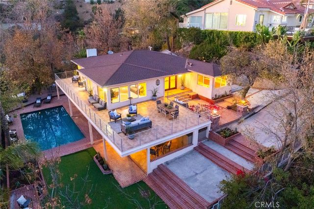 $1,895,000 | 1640 Parkridge Drive | Northwest Glendale