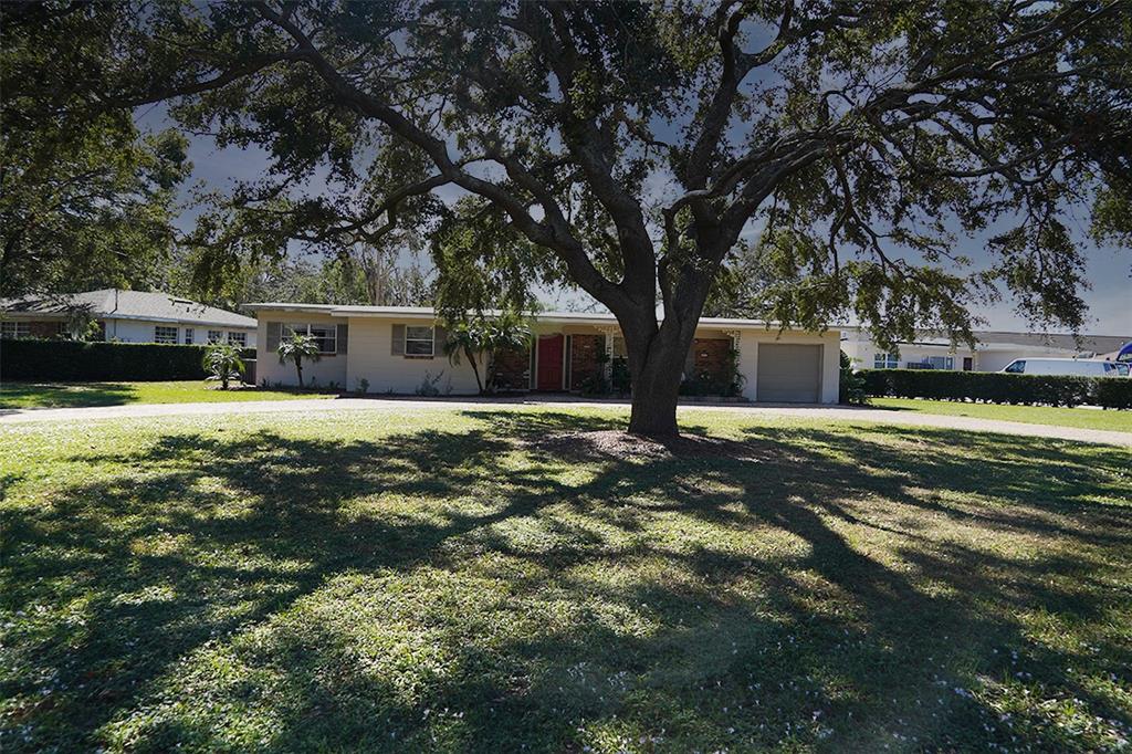 a view of a house with a yard