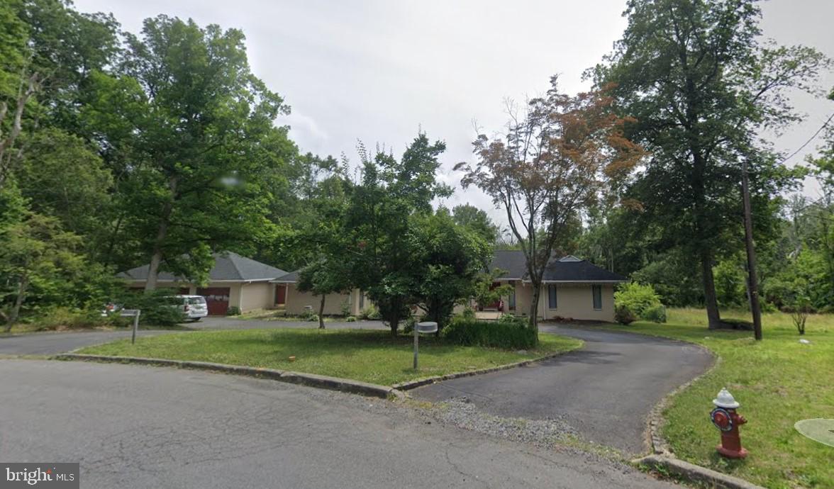 a view of house with backyard