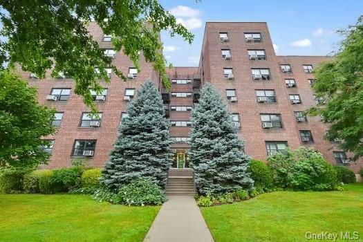 $293,000 | 73-51 Bell Boulevard, Unit 4C | Oakland Gardens