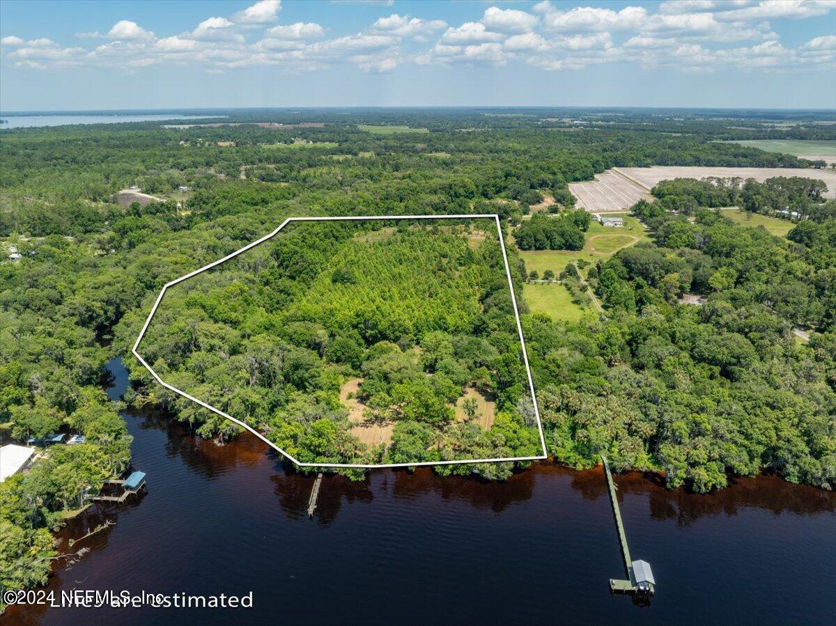 a view of a yard with a lake