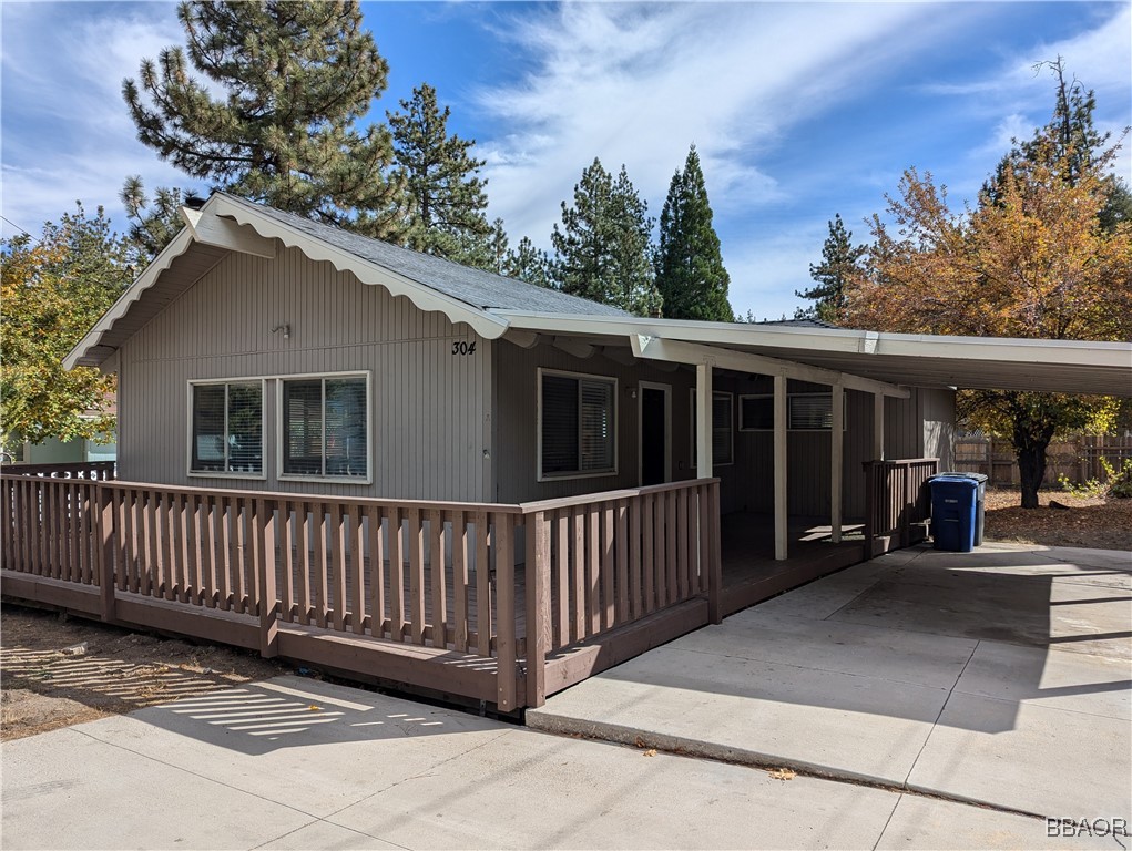 Deck on front of house